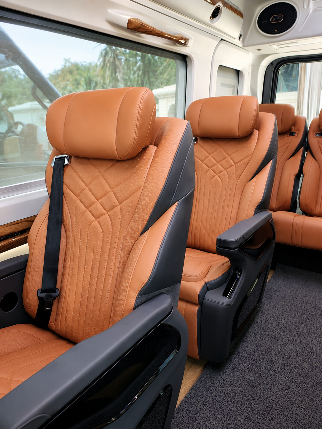 10 Seater Force Urbania Hire