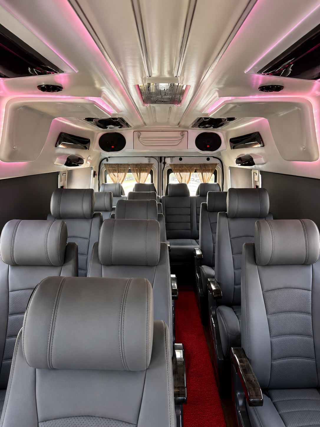 20 Seater Luxury Traveller Hire