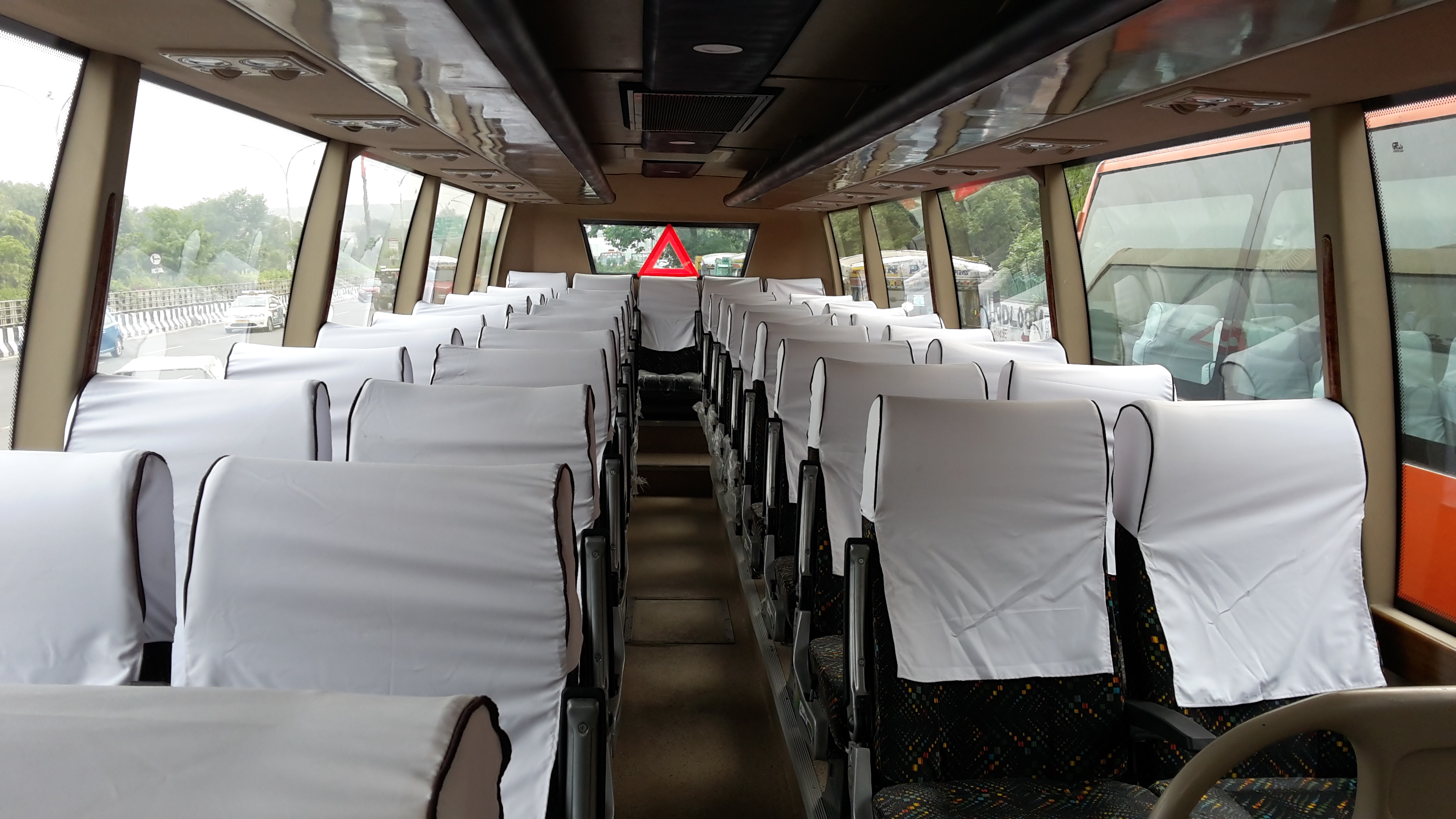Delhi to Agra Volvo Bus Rental