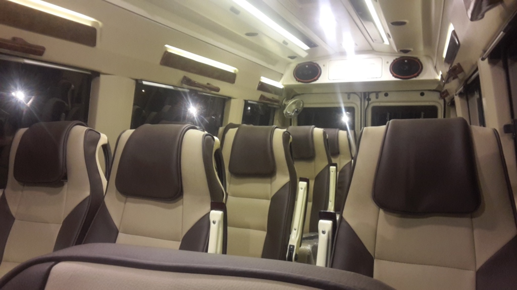 17 Seater Luxury Traveller